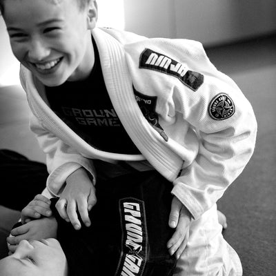 Otroški BJJ GI Ninja (bel) + PAS GRATIS